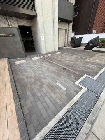 スワンズシティ谷町ブリエの駐車場