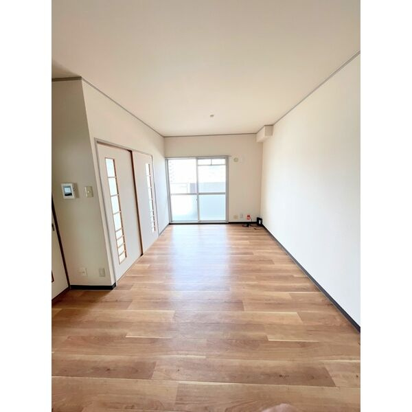 ロイヤルコーポ東雲の居間・リビング