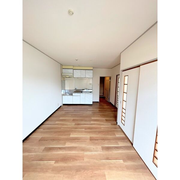 ロイヤルコーポ東雲の居間・リビング