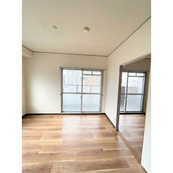 ロイヤルコーポ東雲の居間・リビング