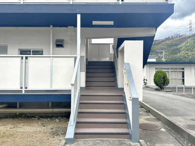 【エントランス】 | ビレッジハウス紀三井寺4号棟 | 清潔なエントランスです