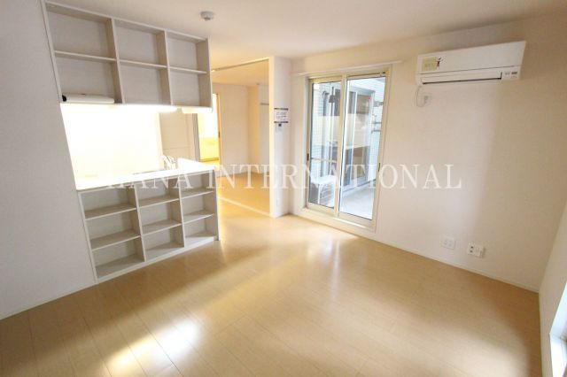 イスト西府の居間・リビング