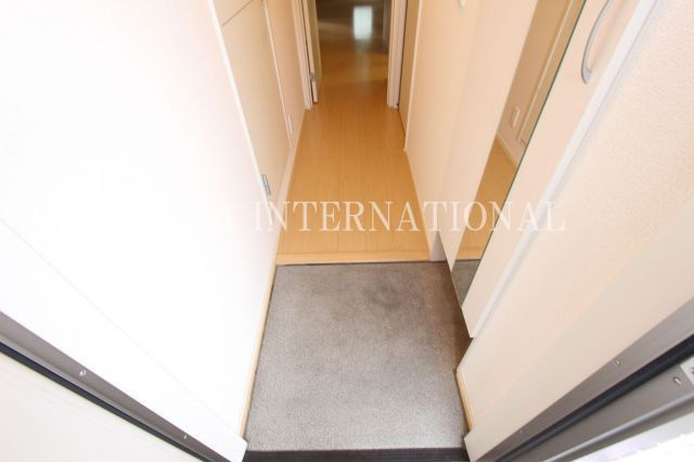 イスト西府の玄関