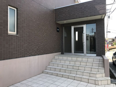 【エントランス】 | グランディール | 清潔なエントランスです