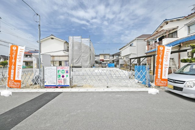 ファーストタウン伊丹市堀池2丁目新築一戸建て│2SLDK+駐車1台可の前面道路含む現地写真|小中学校が徒歩10分圏内でお子様の通学の際も安心です。
物件の詳細などお気軽にお問い合わせください。