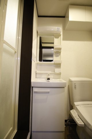 AQUE3の独立洗面台|独立洗面台、小物を置くことができて便利です