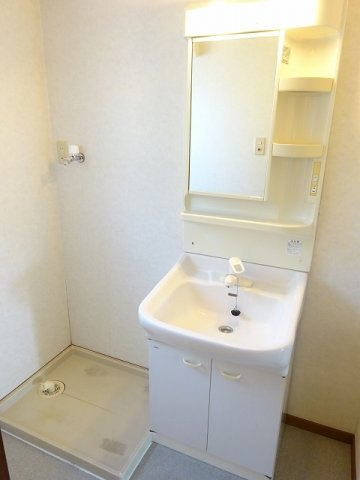 コスモス　ハイツの独立洗面台|脱衣スペースもあります