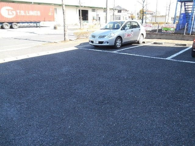 サンマリーナの駐車場|駐車場があるので、車を買う予定の方も安心です