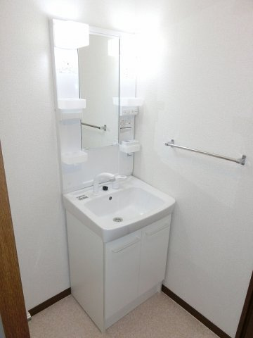 サンマリーナの独立洗面台|ゆったりとスペースのある洗面所