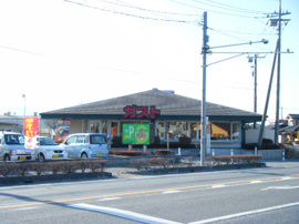 ファミリーレストラン　ガストまで2,700ｍ