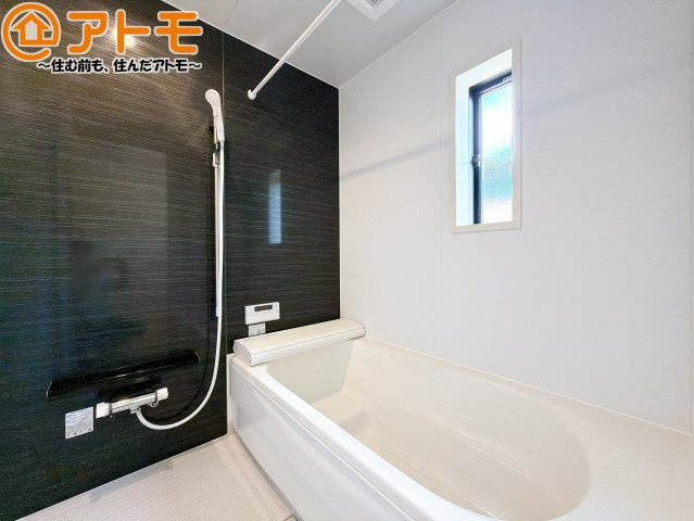 【浴室】 | 藤枝市上当間第2　新築戸建　全1棟 | 浴室は落ち着いた色のパネルでゆったりと過ごせる空間です。お風呂で一日の疲れを癒しましょう♪