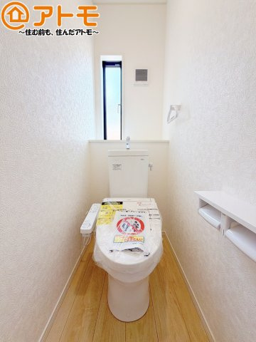 【トイレ】 | 藤枝市上当間第2　新築戸建　全1棟 | 年代を問わず使いやすい洗浄機能付きのトイレ♪肌への負担をも減らせるのでお子様の敏感なお肌も安心！