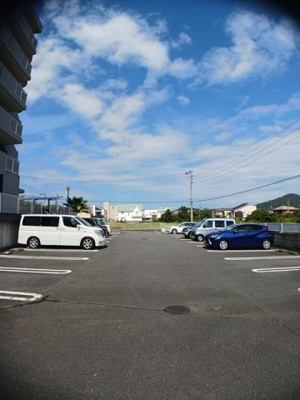 【駐車場】 | アズゥ－ル | 駐車場に車を止められます