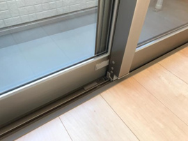 掃き出しロック