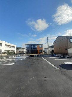 【駐車場】 | ベルシャイン　紀三井寺　Ⅰ | 駐車場があるので、車を買う予定の方も安心です