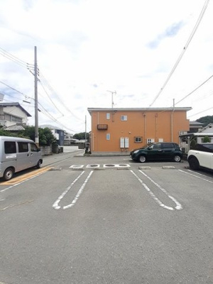【駐車場】 | エテルノ・カーサ | 駐車スペースもあります