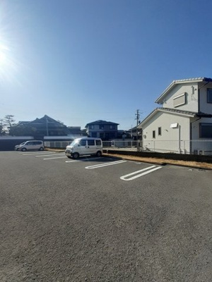【駐車場】 | それいゆ東小二里 | 駐車場があるので、車を買う予定の方も安心です