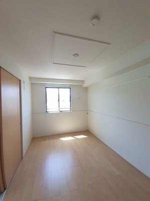 【内装】 | エレガンテⅠ | 明るい室内です