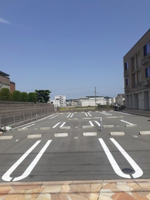 【駐車場】 | ルミナーレ西浜 | 駐車場に車を止められます