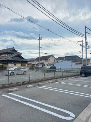 【駐車場】 | プルメリア | 駐車場があるので、車を買う予定の方も安心です