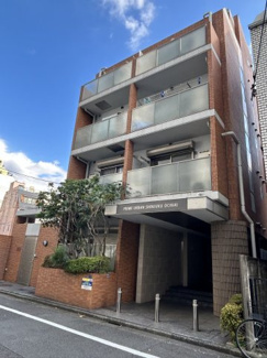 【外観】 | 鉄筋コンクリート造のがっちりとした建物。