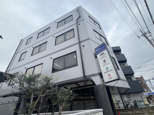 葉山ビルの外観