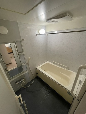 【浴室】 | ライオンズマンション大宮高鼻町 | バス　清掃前