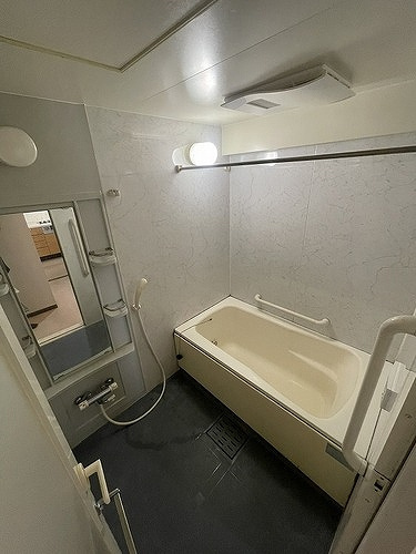 【浴室】 | ライオンズマンション大宮高鼻町 | バス　清掃前