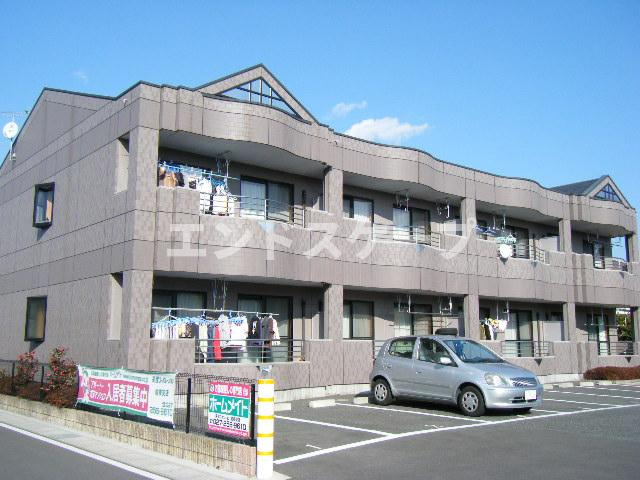 ファミーユの駐車場|高崎、前橋のお部屋探しはエンドスケープまで！お客様の理想お聞かせ下さい♪