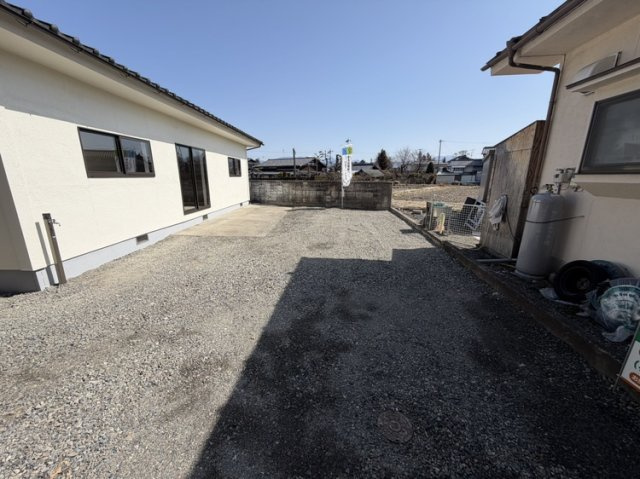 安曇野市三郷温　中古住宅の駐車場