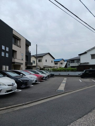 レゾンドⅢ　古市橋の駐車場|車をお持ちの方に嬉しい駐車場付きの物件です