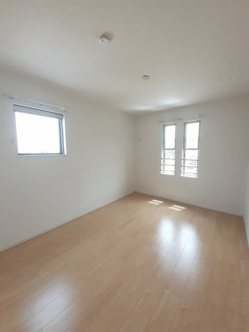 レゾンドⅢ　古市橋の内装|明るい室内です