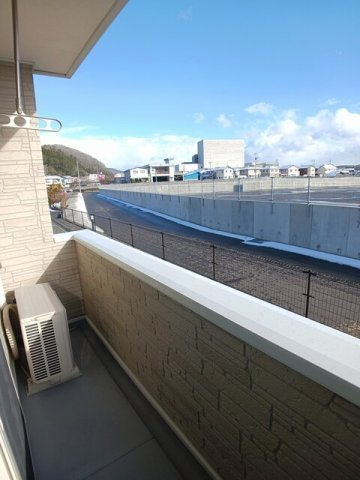 イースト　マージュ　Ｂのバルコニー|開放的で明るい空間を演出してくれるバルコニーです