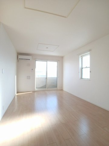 イースト　マージュ　Ｂの居間・リビング|ゆったりとした居間です