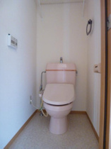 ゆったりとした空間のトイレです