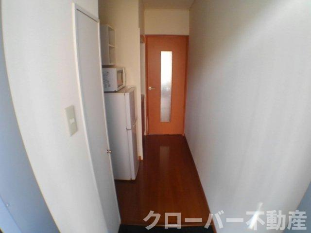 レオパレスウィスタリア坂出の玄関