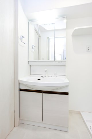 サヴォイラコートワジー　5階の洗面所|別号室のものになります。現状優先。