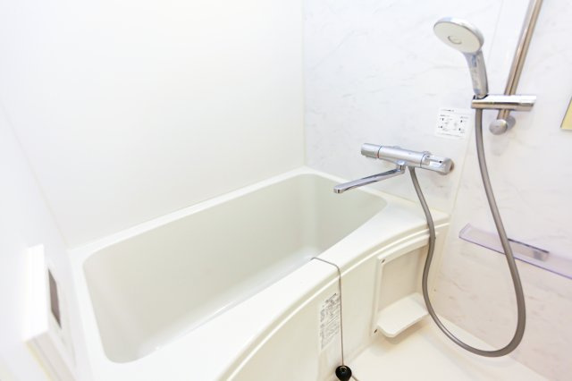 サヴォイラコートワジー　5階の浴室|別号室のものになります。現状優先。