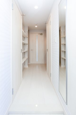 サヴォイラコートワジー　5階の玄関|別号室のものになります。現状優先。