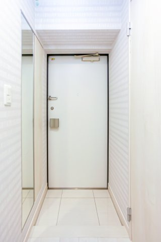 サヴォイラコートワジー　5階の玄関|別号室のものになります。現状優先。