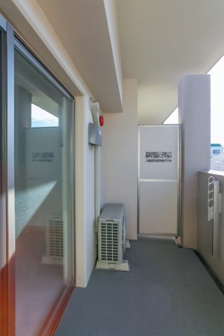 サヴォイラコートワジー　5階のバルコニー|別号室のものになります。現状優先。