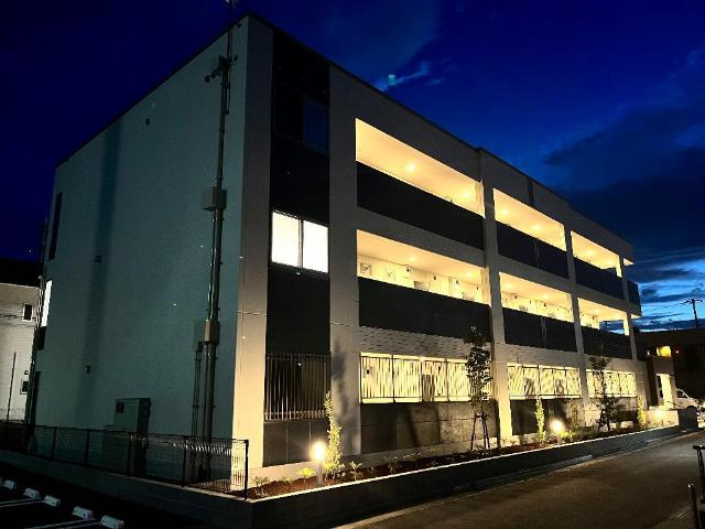 外観写真（夜）