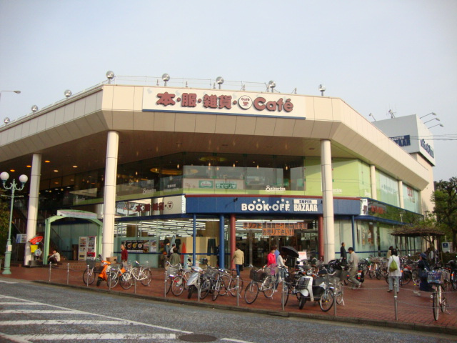 ショッピングモールまで700ｍ