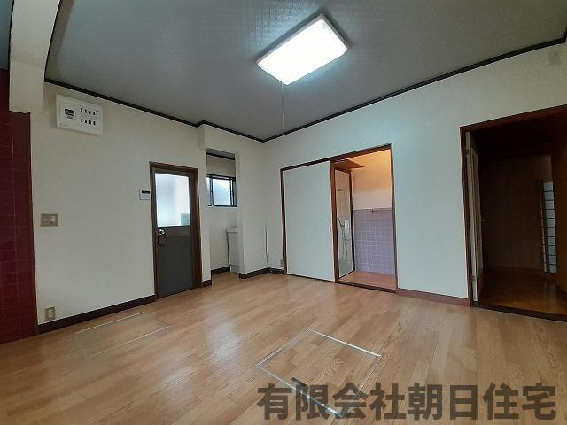 【居間・リビング】 | 古志原2丁目中古戸建（収益物件） | 洋室です～
