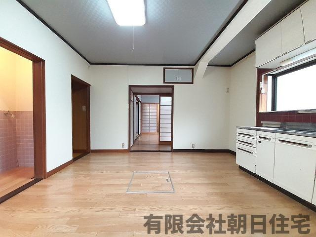 【居間・リビング】 | 古志原2丁目中古戸建（収益物件） | たくさんお荷物置けますよ～