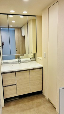 【キッチン】 | ブランシエラ岡山 | シャワー付き洗面台化粧台です