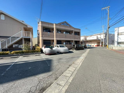 【駐車場】 | メゾンＪｅｕｎｅ | 外観写真（昼）