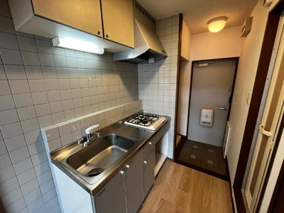 【キッチン】 | サンコート東山 | キッチンから玄関