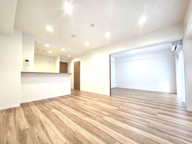 サンシティ鳥飼の居間・リビング|落ち着ける空間で家族の会話も広がりそうです♪
