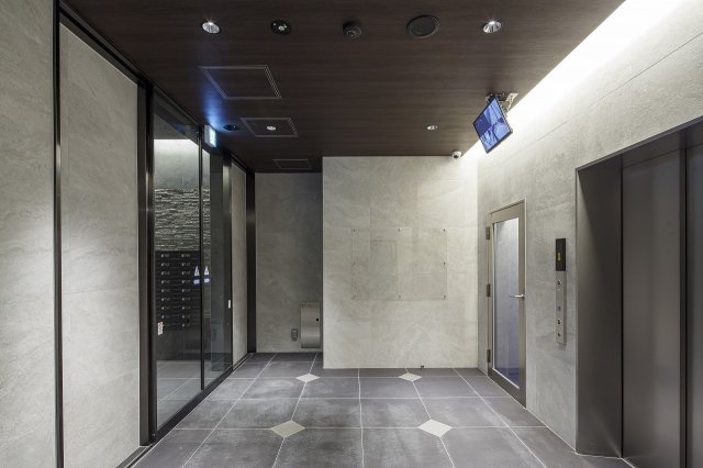 アルファシオ　ミラーニ　7階のエントランス